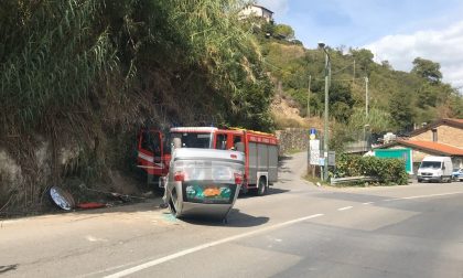 Auto si cappotta sulla provinciale in val Nervia, ferito il conducente