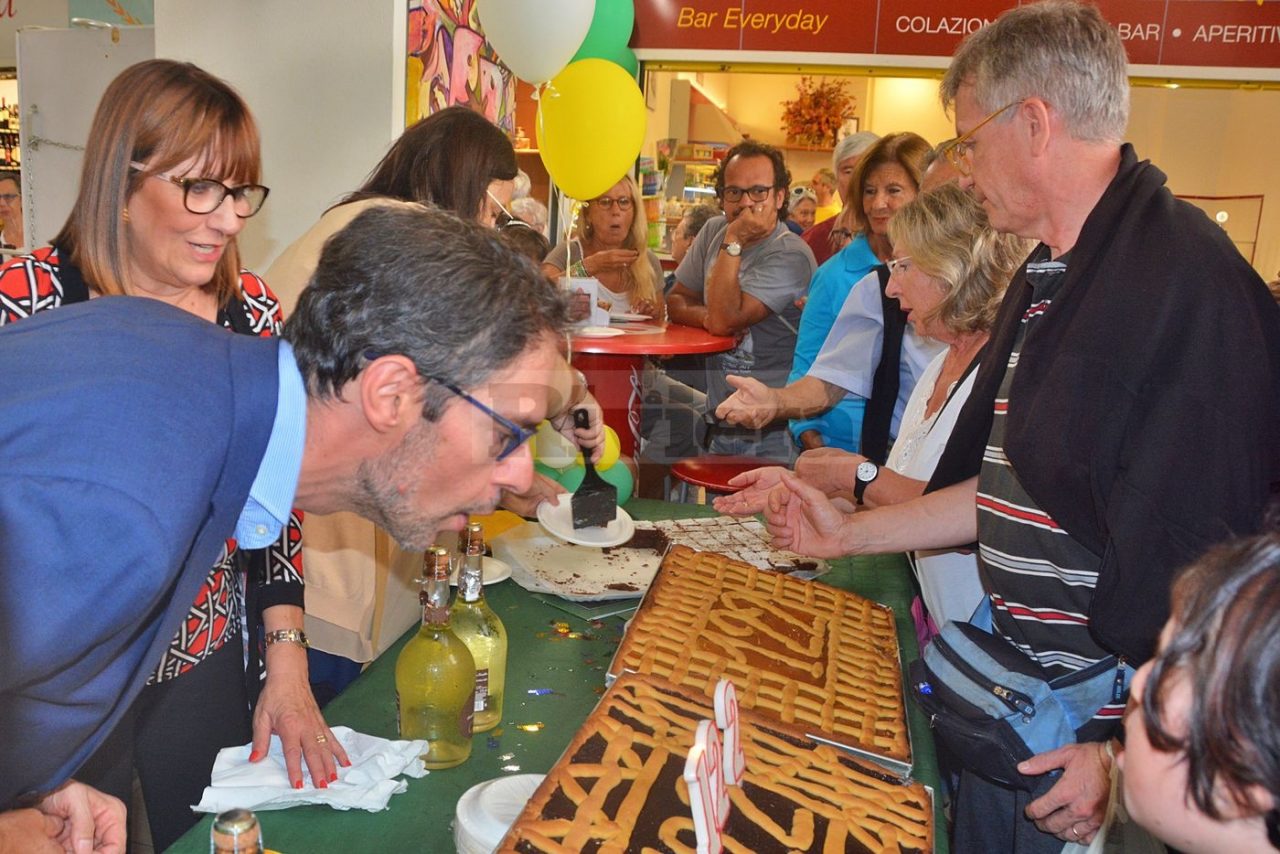 Il mercato coperto di Bordighera spegne 122 candeline. Foto e Video