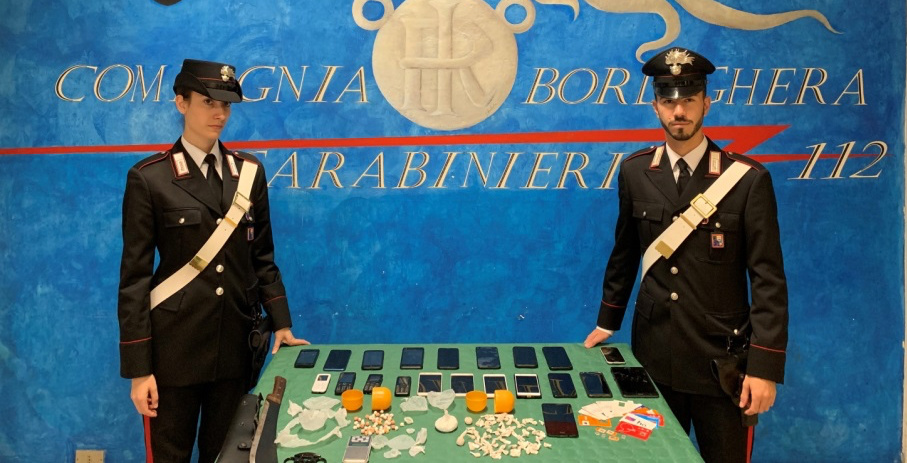 Droga, machete e tirapugni a Ospedaletti. Arrestati 6 giovani