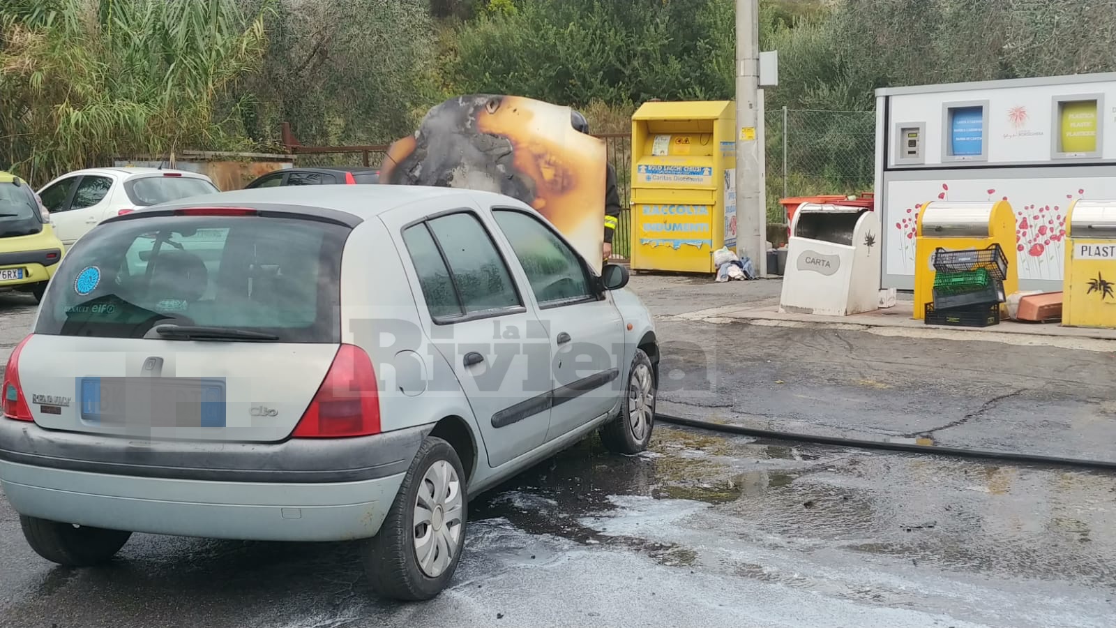 Incendio auto Renault Clio Bordighera