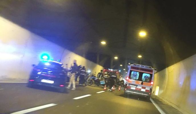 Sanremo: furgoncino si ribalta su Aurelia Bis, lunghe code e disagi