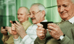 Un corso per gli anziani imperiesi sull'uso dei nuovi cellulari smartphone