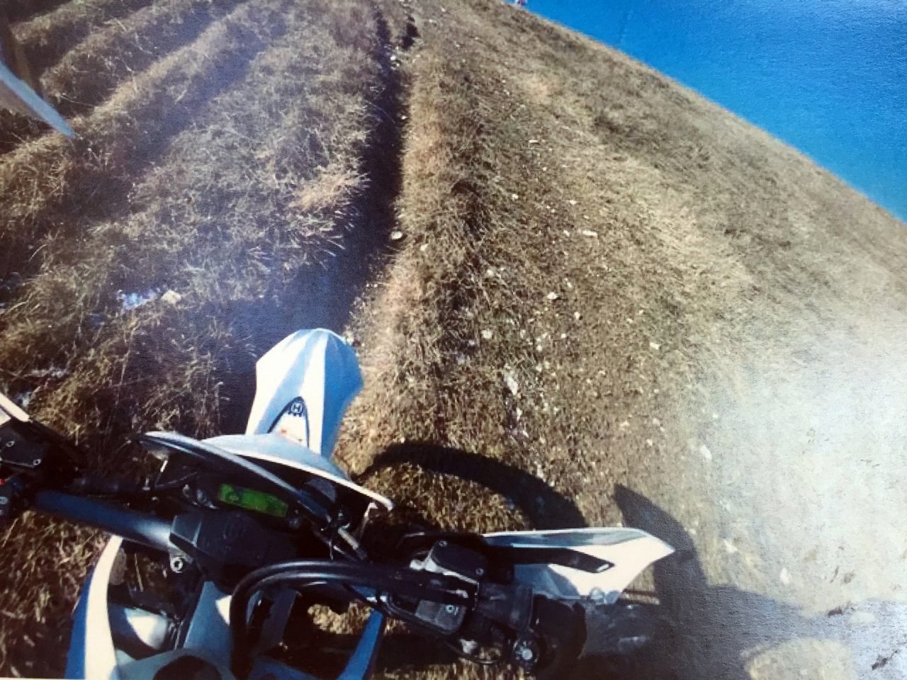 Fermati e multati a bordo delle loro moto cross