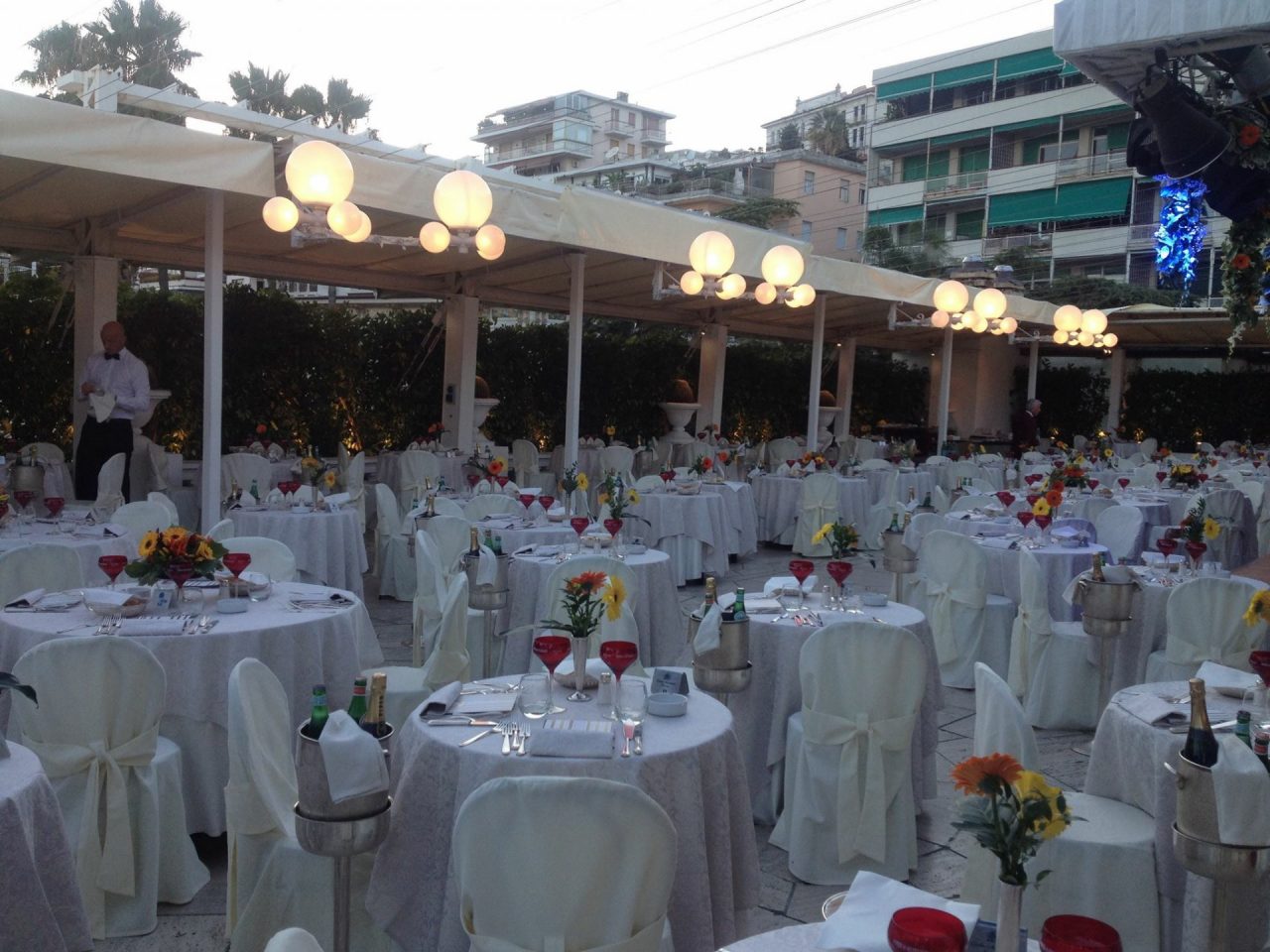 Al teatro del Casinò un convegno semiserio col comico Enrico Bertolino