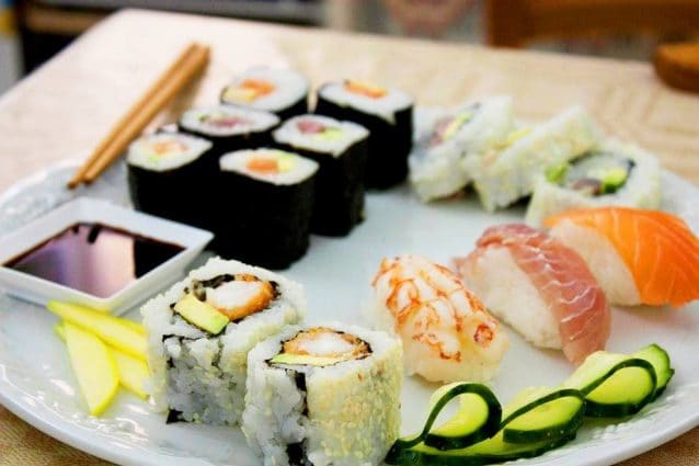 Mangiavano a sbafo senza pagare: denunciati i Bonnie e Clyde del sushi