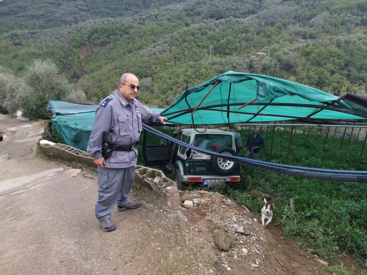 Auto nella fascia a Pietrabruna, feriti marito e moglie