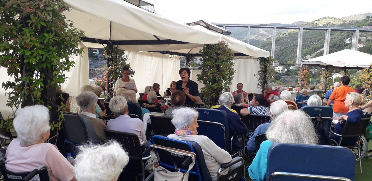 Festa dei nonni alla residenza Franchiolo con poesie e filastrocche