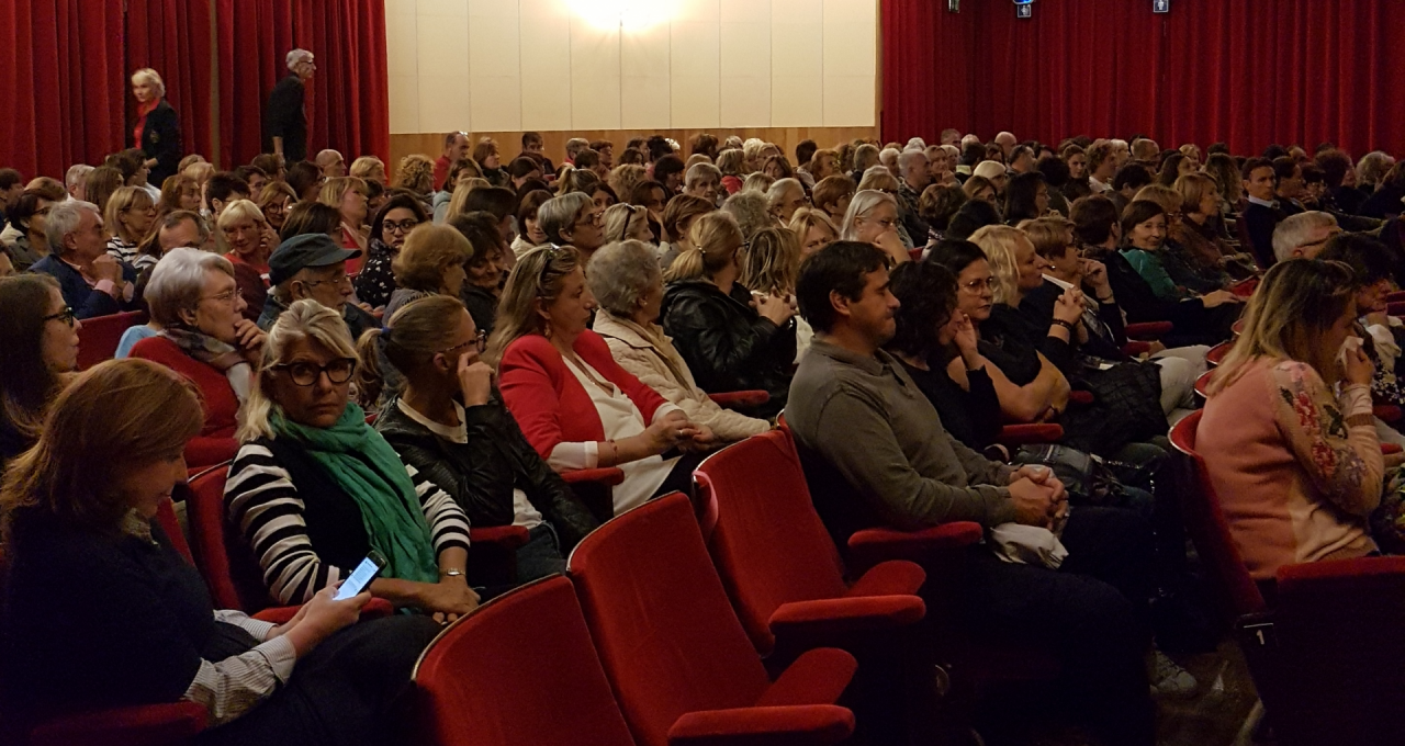 Cinema gremito per la proiezione del film di Salvatores a favore di Angsa Imperia