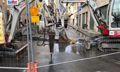 Stop per i lavori in via xxv aprile causa la rottura di un tubo
