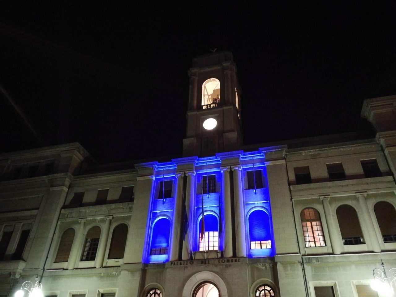 Il Palazzo Civico di Imperia illuminato di blu per la giornata mondiale del diabete