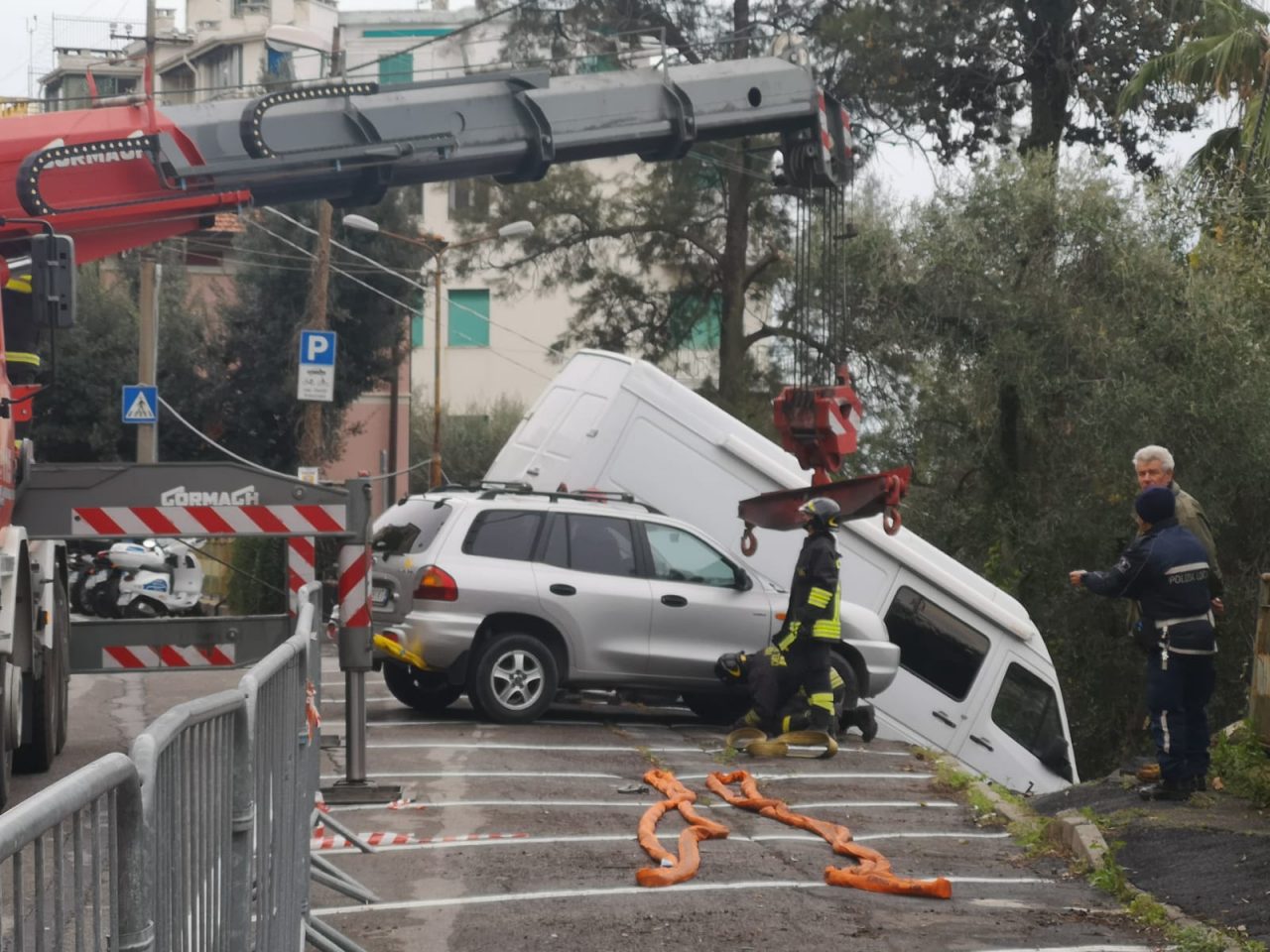 Via Goethe riaperta al traffico dopo la frana di questa notte
