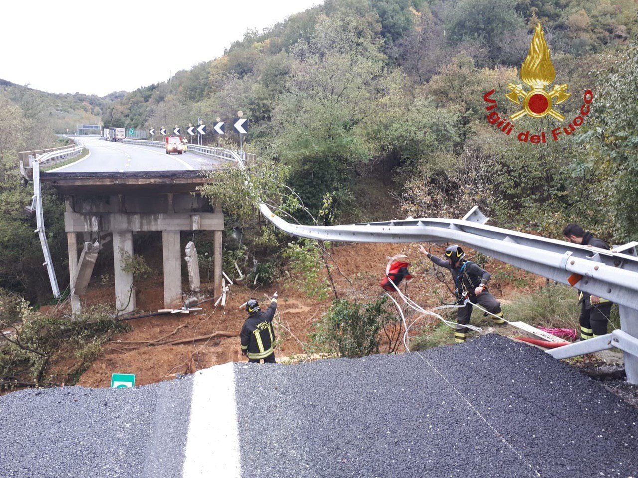 Crolla porzione di viadotto sulla Torino-Savona