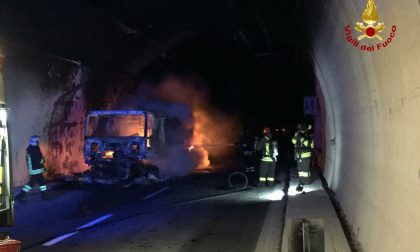 Tir in fiamme in galleria sull'A10, istituita uscita obbligatoria