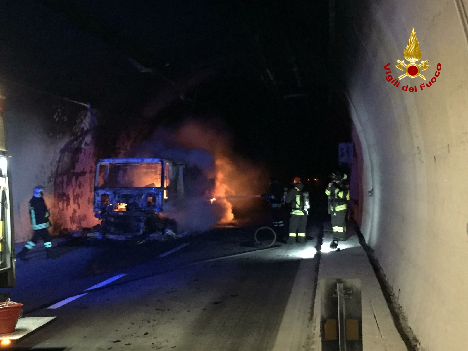 Incendio Tir Spotorno autostrada Autofiori_02