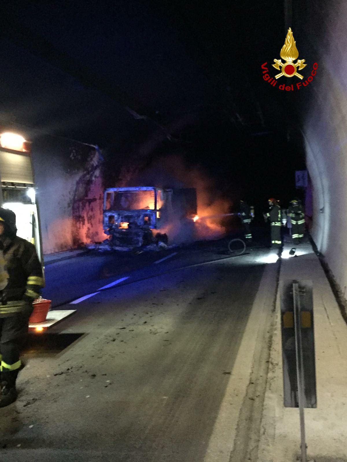 Incendio Tir Spotorno autostrada Autofiori_04
