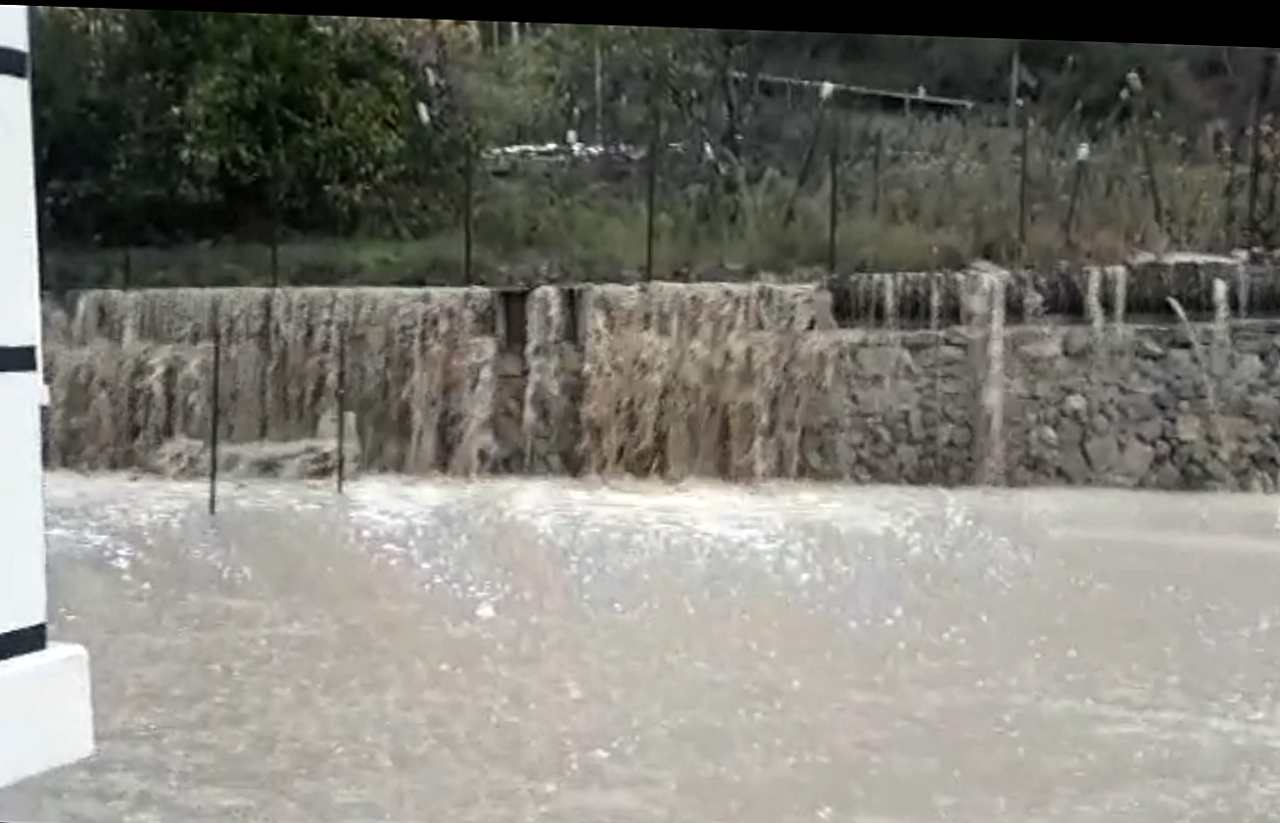 Bomba d’acqua: fuori uso la caldaia delle scuole di Torri. Video