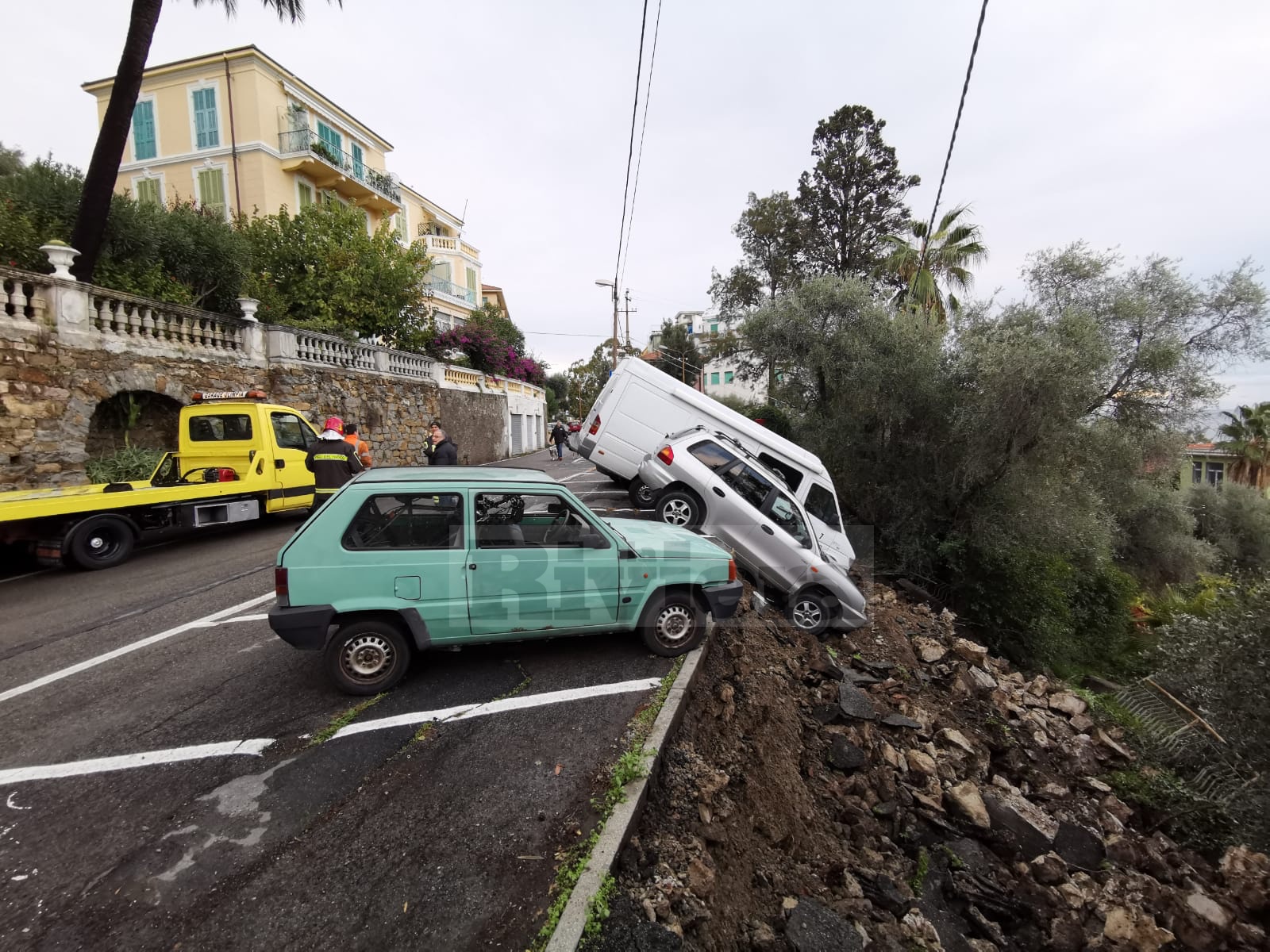 Maltepo novembre 2019 Sanremo auto bilico frana via Goethe _06