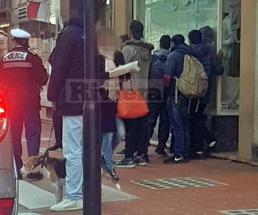 Bloccati 8 migranti a Montecarlo: la Police li riporta in Italia