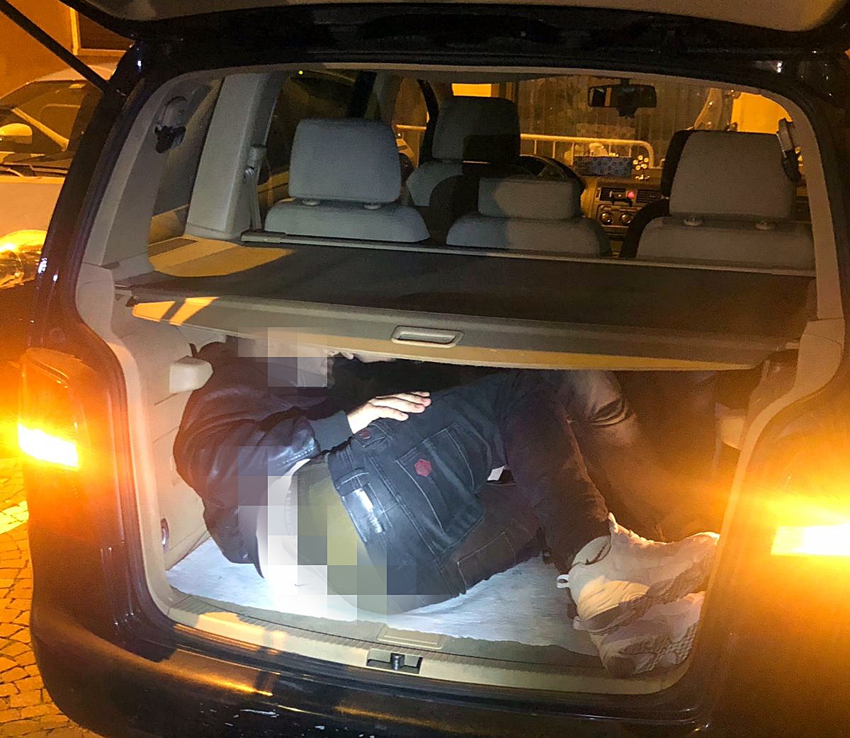 Nascondeva 2 migranti nel nel bagagliaio, arrestato passeur abitante a Ventimiglia