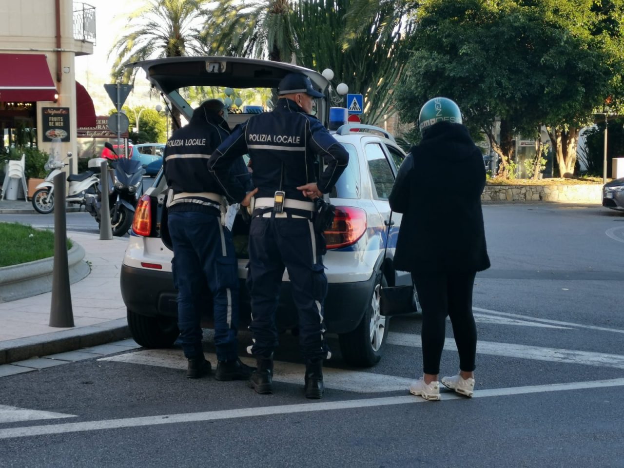 Donna investita sulla strisce da uno scooter a Sanremo