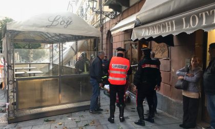 Crollo impalcatura, il Comune: "Intervento immediato, vicinanza alla signora soccorsa"
