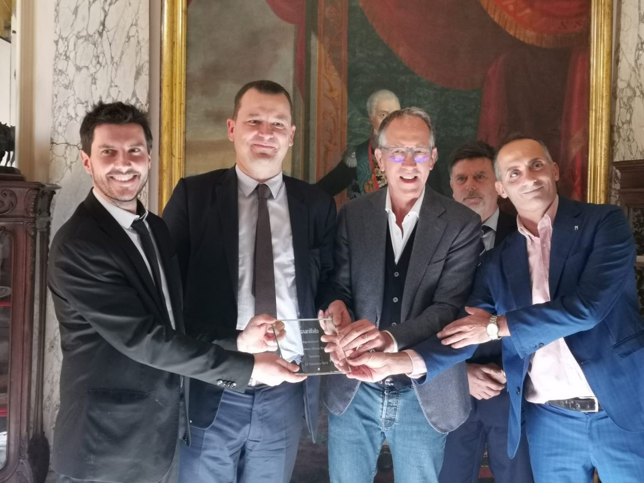 Il sindaco Biancheri premiato da Louis Vuitton per la lotta alla contraffazione