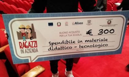 Premio di 300 euro agli studenti di terza media dell'istituto comprensivo di Diano Marina al Salone Orientamenti di Genova