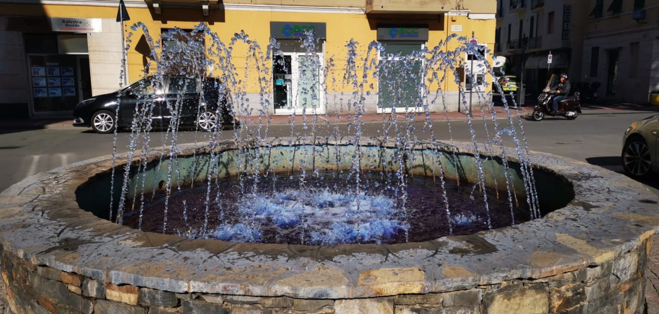 Giornata mondiale del diabete, a Taggia la fontana si tinge di blu