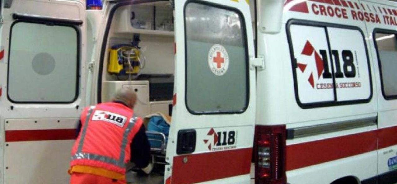 Schianto auto moto questa notte. Grave un 17enne