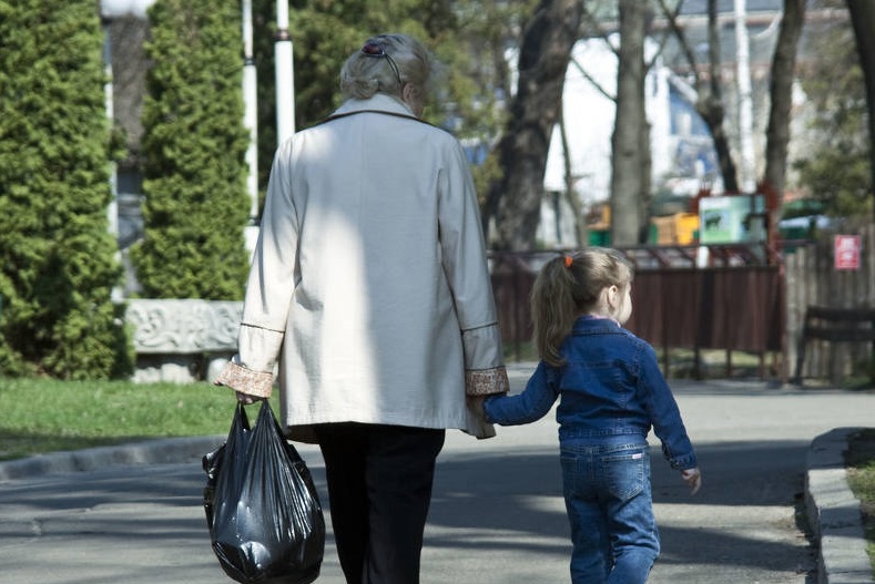 Bimba si perde a Sanremo. Polizia rintraccia nonna e mamma