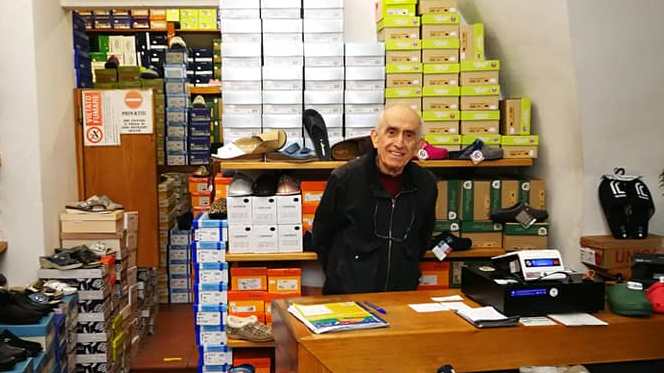 Gli auguri speciali di Giulia a nonno Giacomo, pietra miliare di Bettinelli