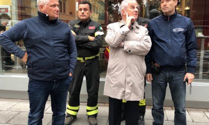 Crollo del ponteggio del Teatro Cavour: sopralluogo di sindaco, tecnici e ispettorato del lavoro