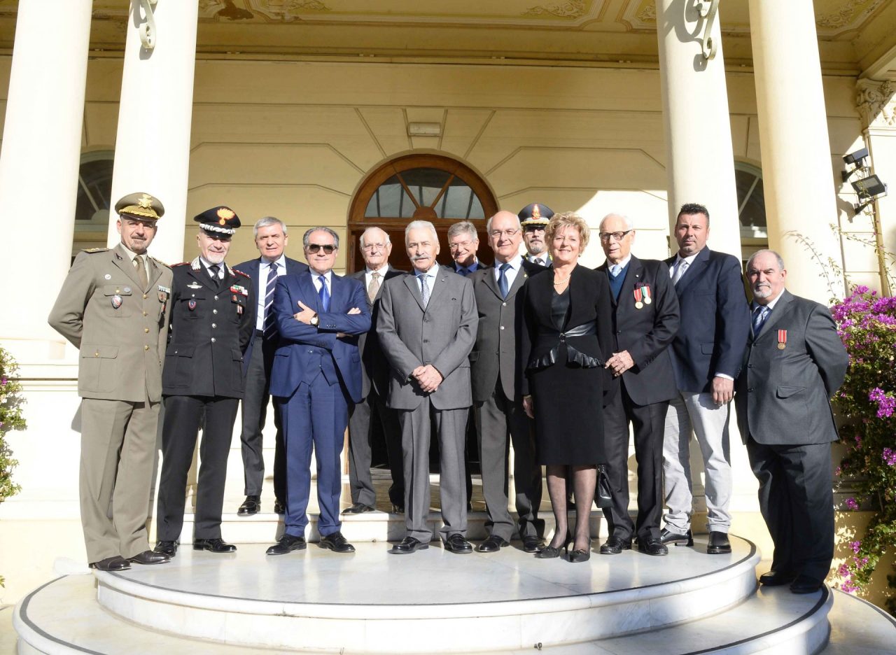 Cinque Cavalieri, un Ufficiale e una Medaglia al Merito Civile – Ecco le onoreficenze consegnate in Prefettura