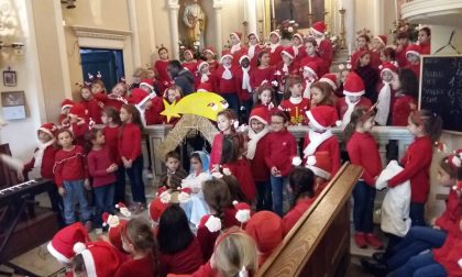 Festa di Natale per i bambini della scuola di San Pietro