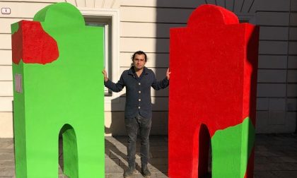 L'artista Andrea Iorio dona i "Colossi innamorati" al Comune