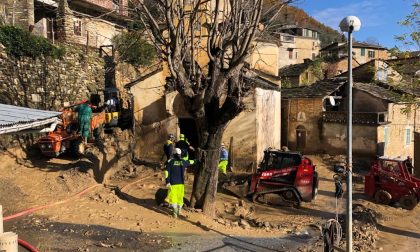 Cola fango come magma dalla montagna di Rezzo. Video