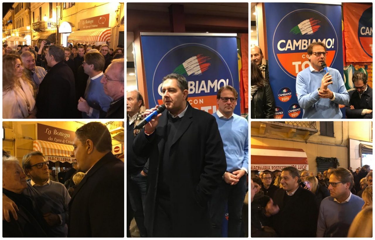 Un mare di gente lo scambio di auguri con Toti a Imperia