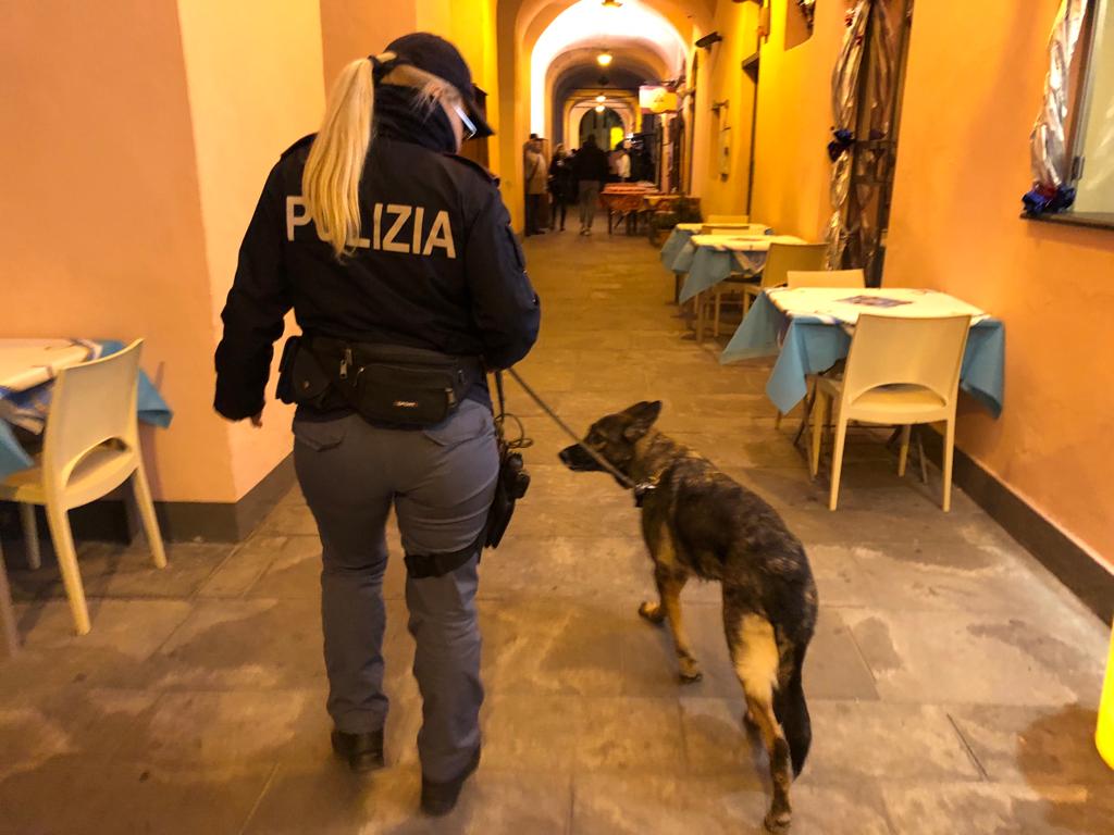 polizia calata cuneo notte