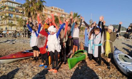 Spettacolari foto del presepe in acqua a San Bartolomeo al Mare