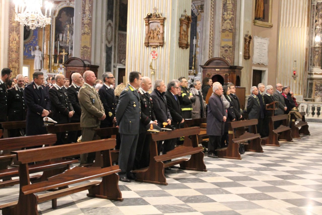 Le forze armate al Duomo in preparazione del natale