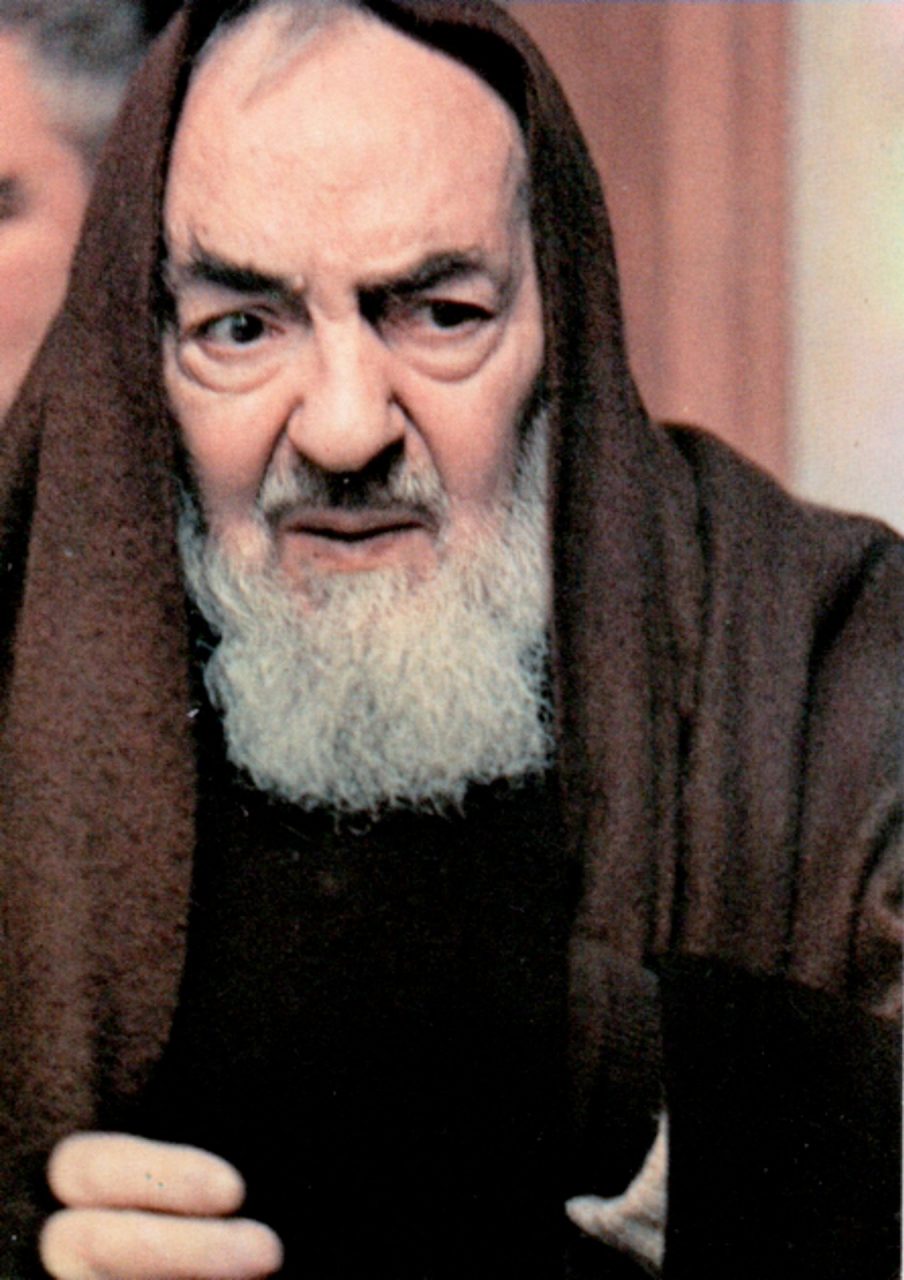 In mostra a Imperia il guanto con cui Padre Pio copriva le stigmate