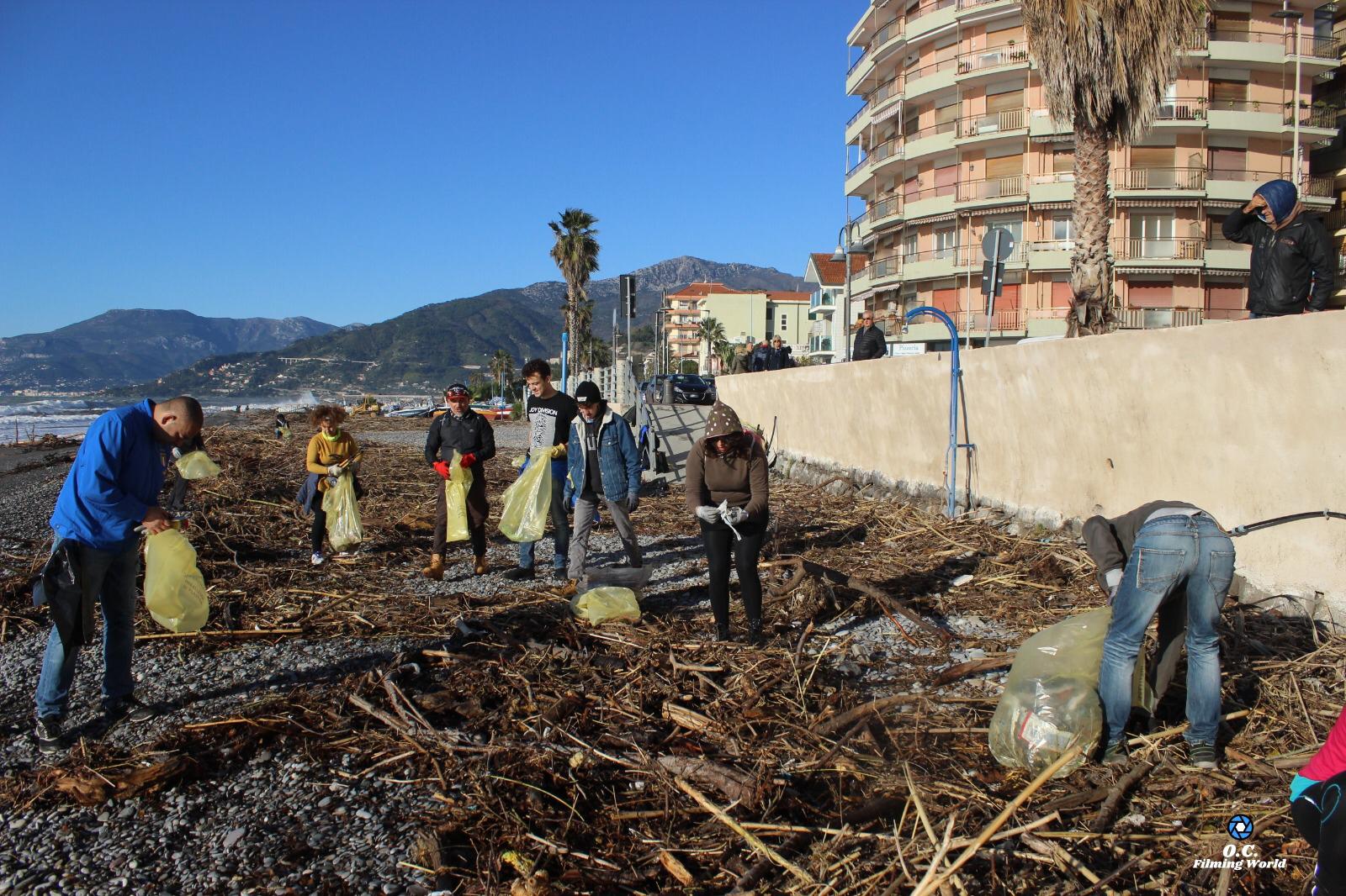 Pulizia spiagge Ventimiglia dicembre 2019