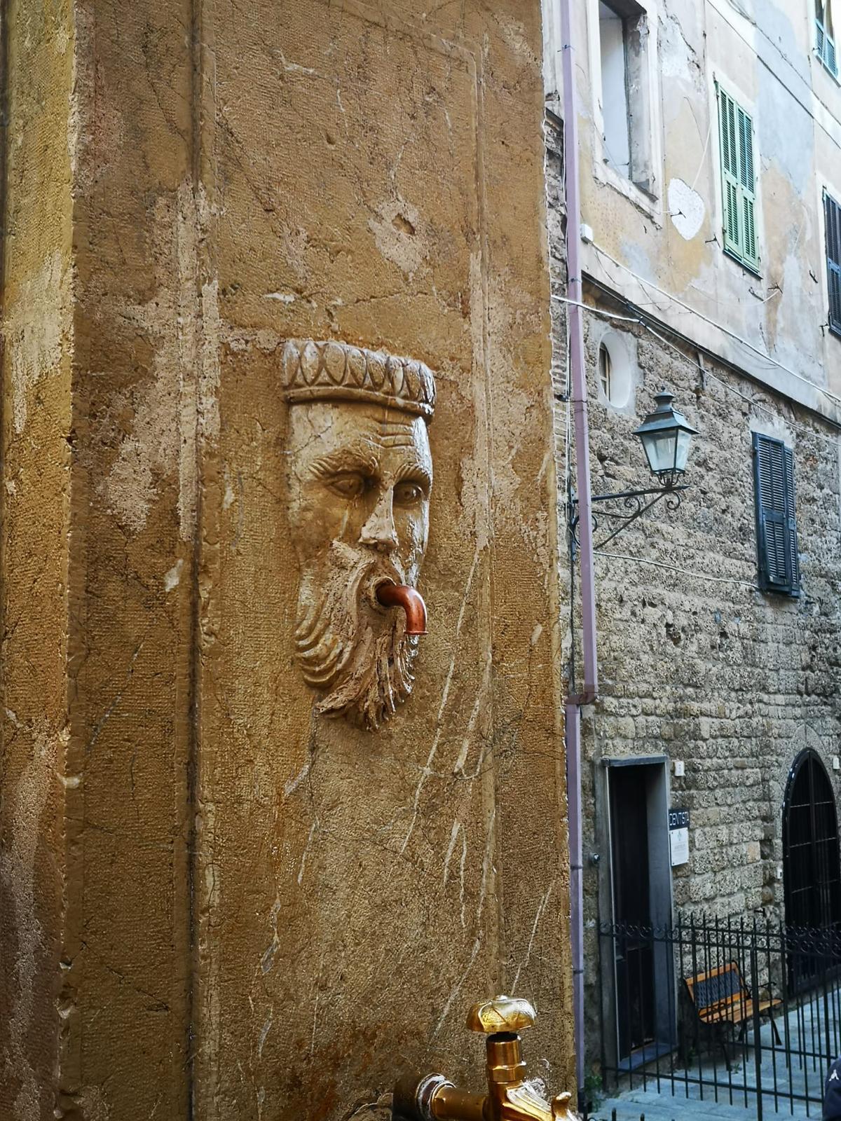 Ventimiglia restauri centro storico Putto Fontana_17
