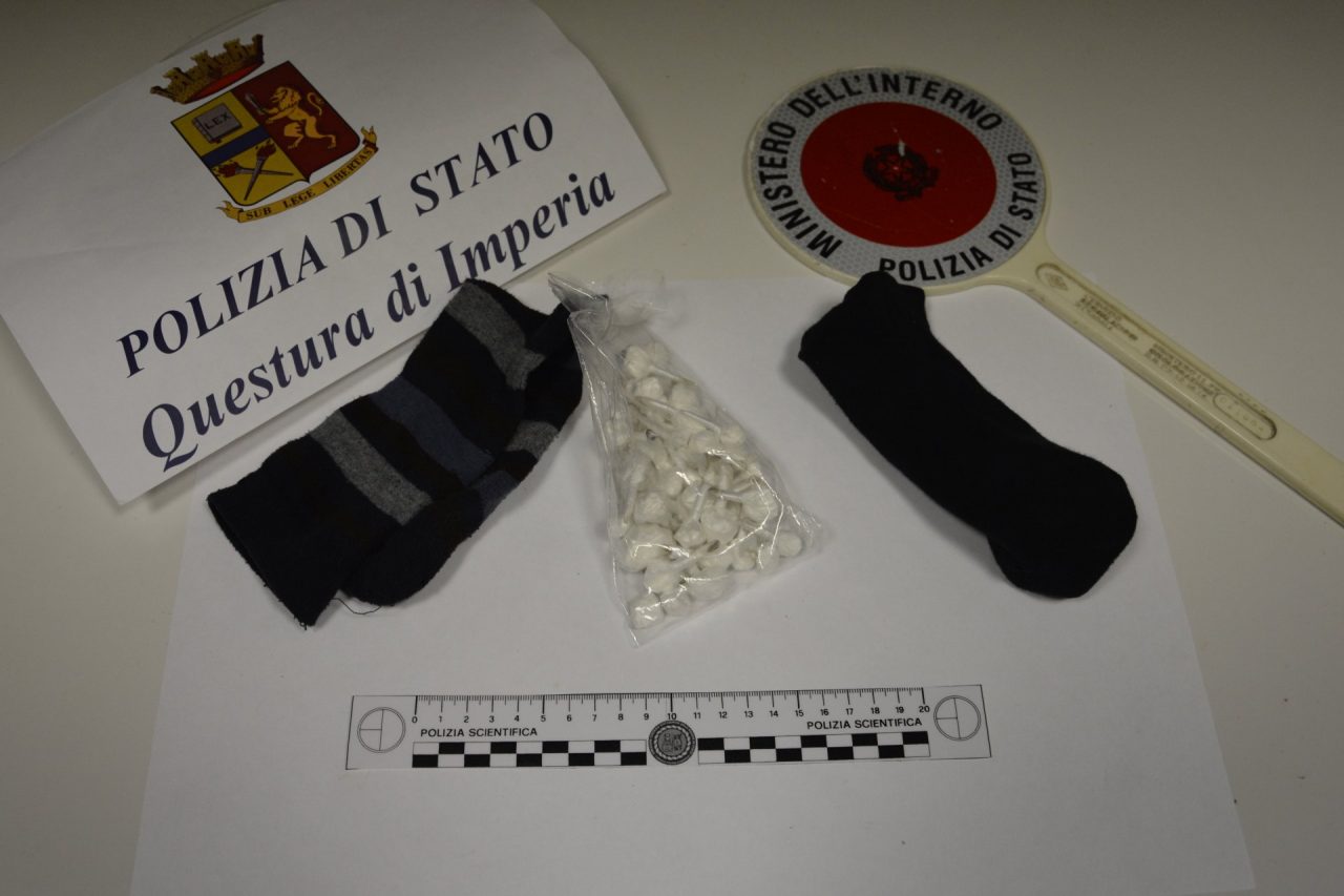 Coffee shop in auto, arrestato spacciatore