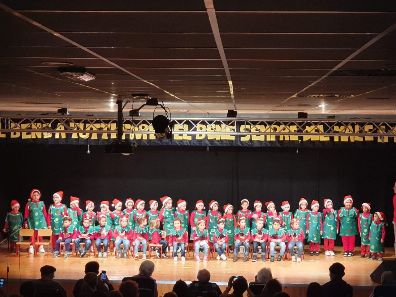 I bimbi del Tinasso augurano Buon Natale agli ospiti del Don Orione