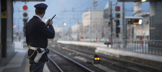 “I compagni di classe non mi accettano”. Prende il treno e scappa. Bloccato a Genova