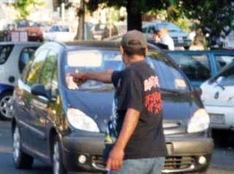 Parcheggiatore molesto denunciato a Sanremo