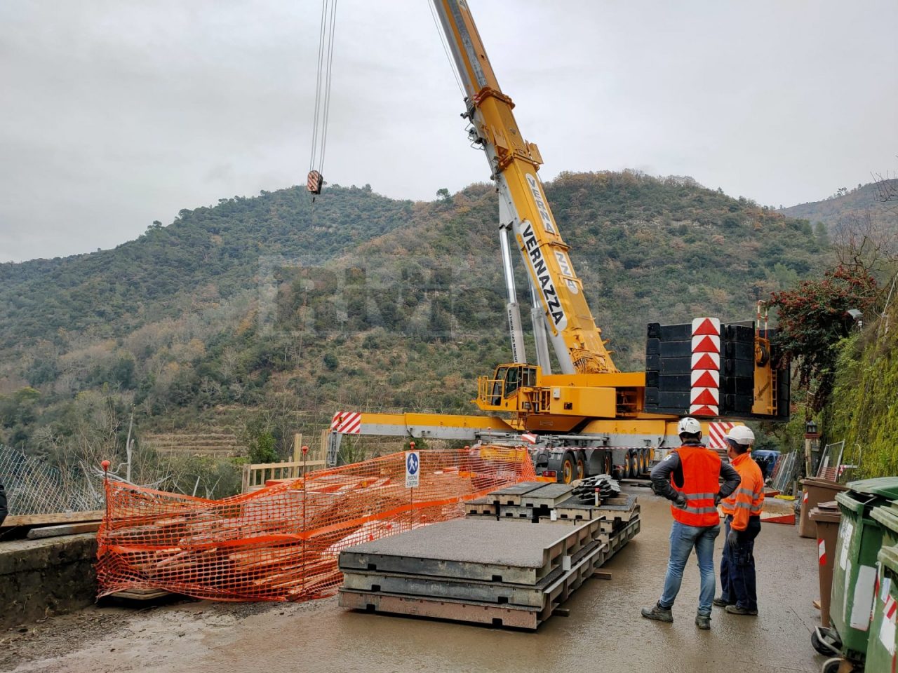 A Rocchetta è iniziata la posa del nuovo ponte