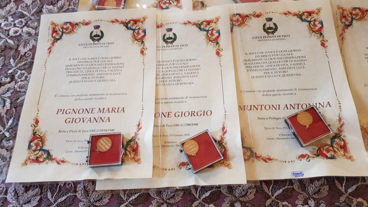 “Una generazione che ha fatto sacrifici per i giovani.” Pieve di Teco premia gli ottantenni