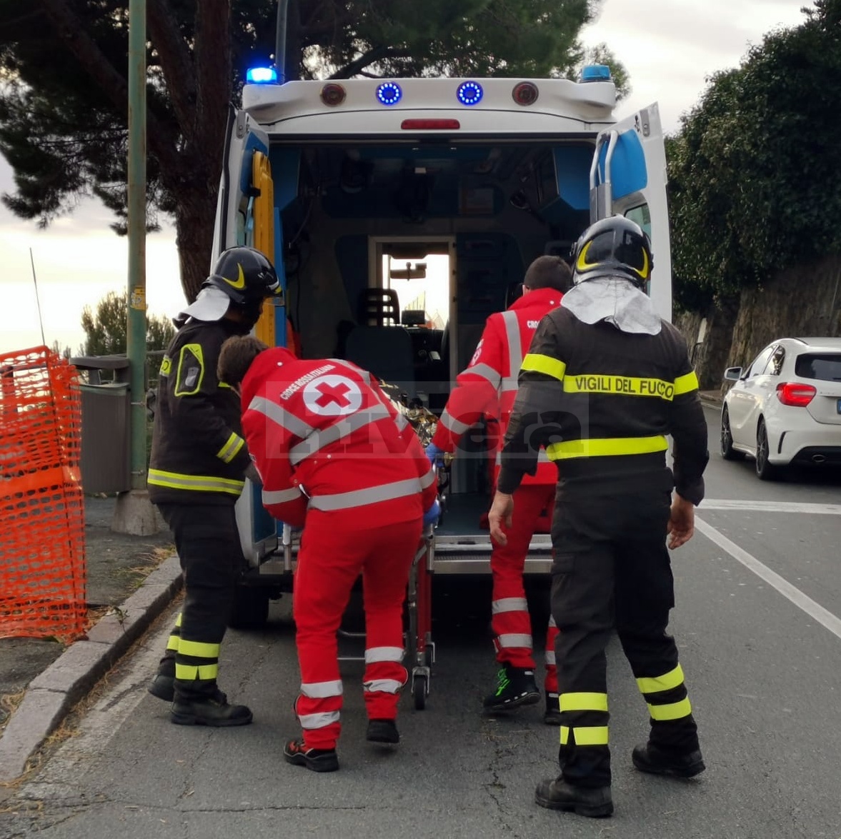 Ferito crollo ramo vento alberto via Padre Semeria incidente scooter_02